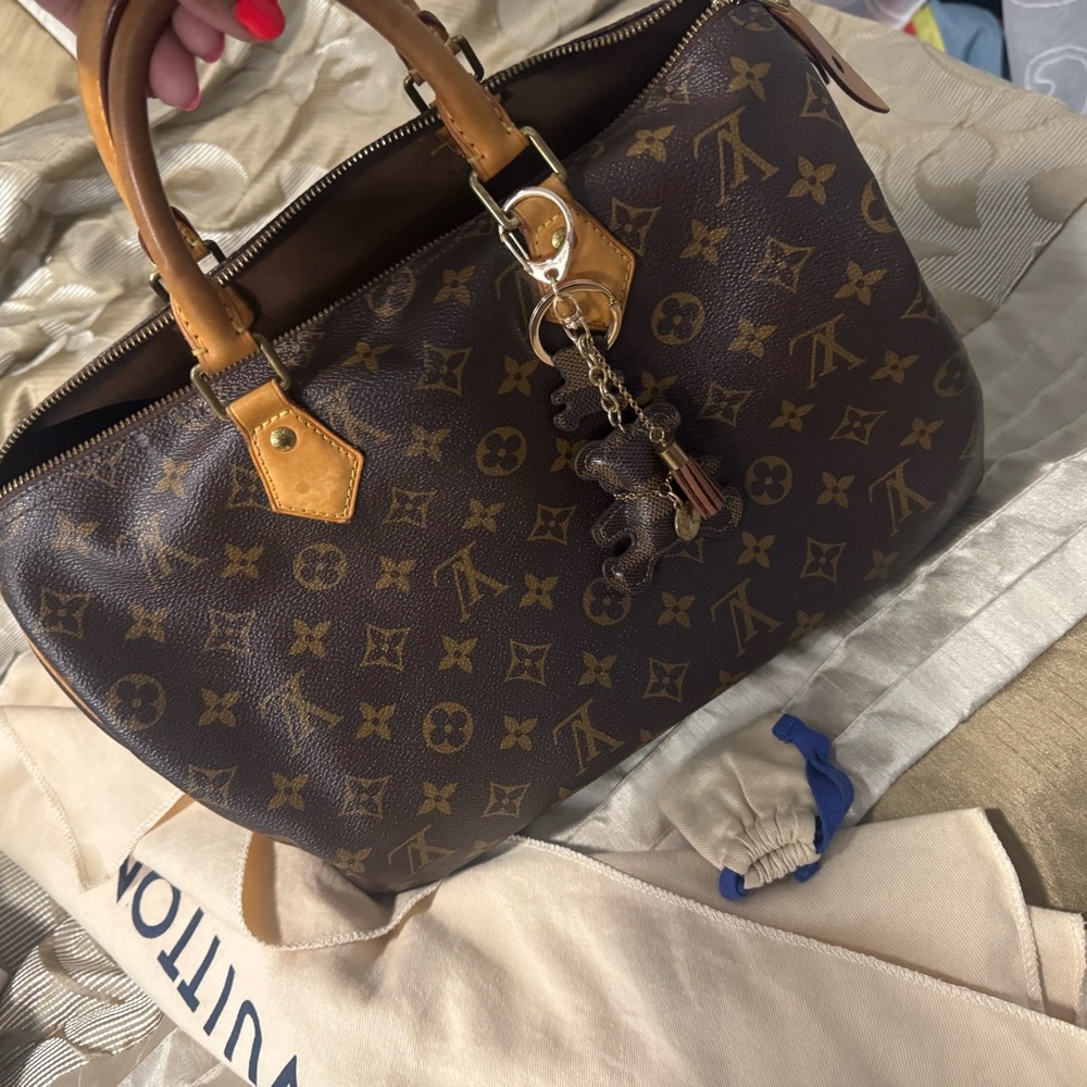 Authentic Louis Vuitton speedy 35 in excellent condition!